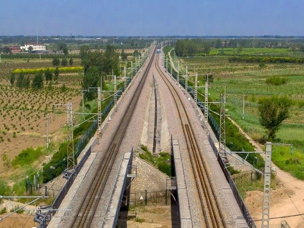 中国为什么要砸几百亿给非洲修铁路？​
