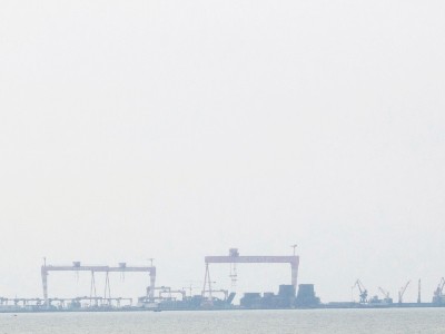 深圳西部港区要道再加深，20万吨级超大型集装箱船能通过了！​